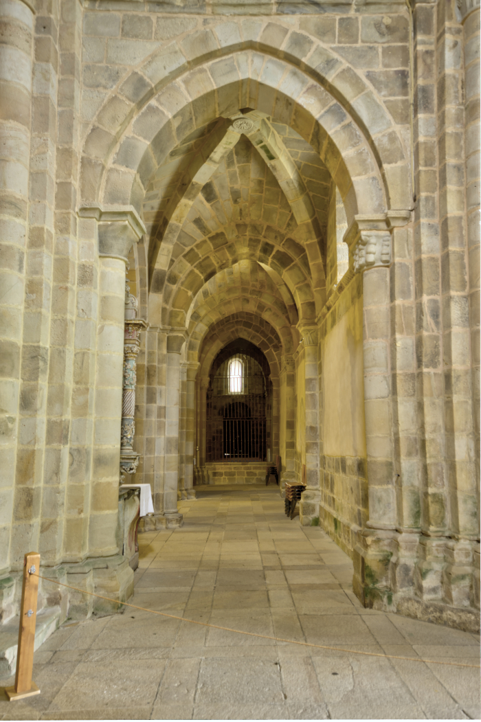 Nave de la epístola de la iglesia del monasterio de Valdedios